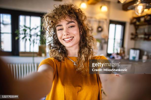 selfie from the kitchen - speaking explaining young woman bildbanksfoton och bilder