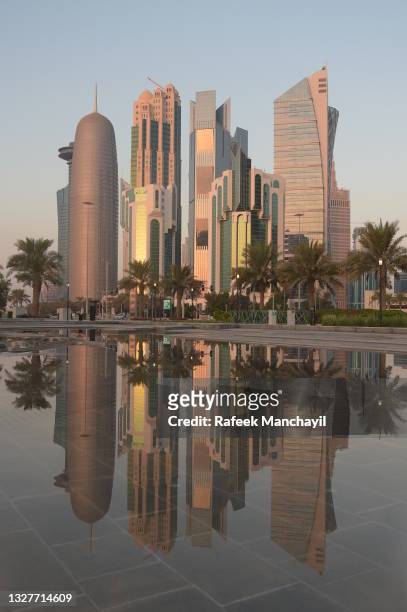 building - doha stock pictures, royalty-free photos & images
