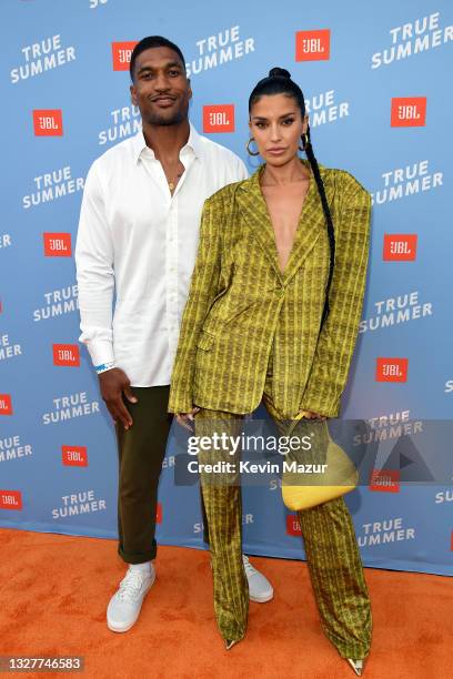 Sports Illustrated swimsuit model Nicole Williams and her husband, former NFL linebacker Larry English, paused for photos on the red carpet at the...