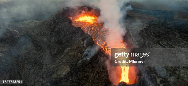 island fagradalsfjall vulkan eruption lava stream panorama - eruption stock-fotos und bilder