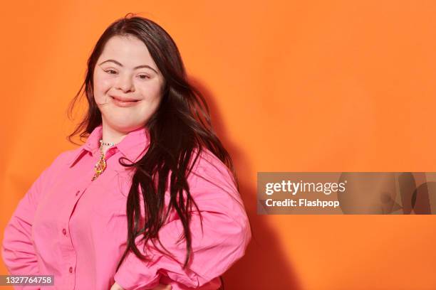 close up portrait of confident, happy young woman - visual impairment - fotografias e filmes do acervo