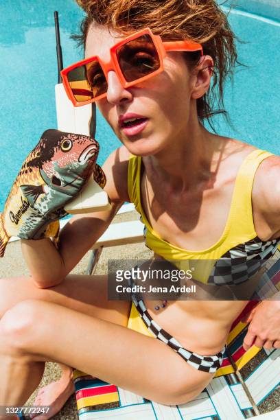90s summer heatwave, retro woman talking on phone poolside vacation - women swimming pool retro stock-fotos und bilder
