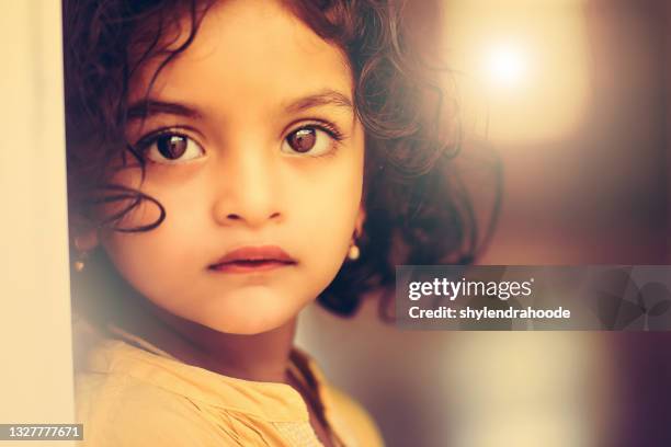 portrait of an indian small girl - girls open mouth imagens e fotografias de stock