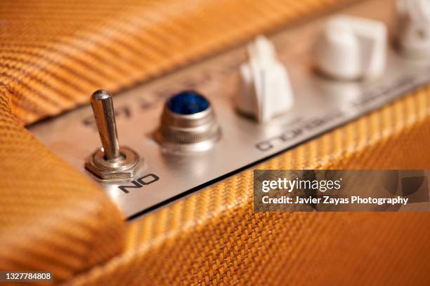 vintage amplifier control knobs - amplificatore foto e immagini stock