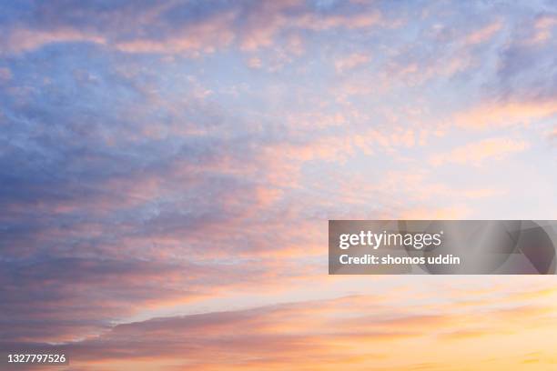 colourful sky at sunset - dawn fotografías e imágenes de stock