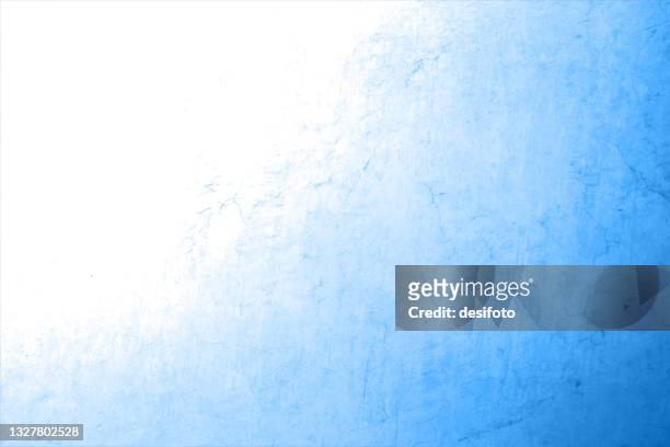 helles türkisblau und weiß gefärbt verschmiert verblasste wand strukturiert ombre high key blank leere horizontale vektorhintergründe - ombro stock-grafiken, -clipart, -cartoons und -symbole