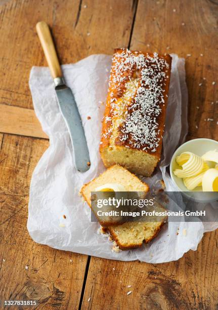 coconut loaf cake with curls of butter - ricciolo di burro foto e immagini stock