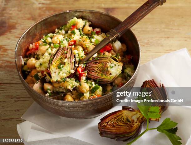 couscous and chickpea salad with fried mini artichokes - molho vinagrete imagens e fotografias de stock