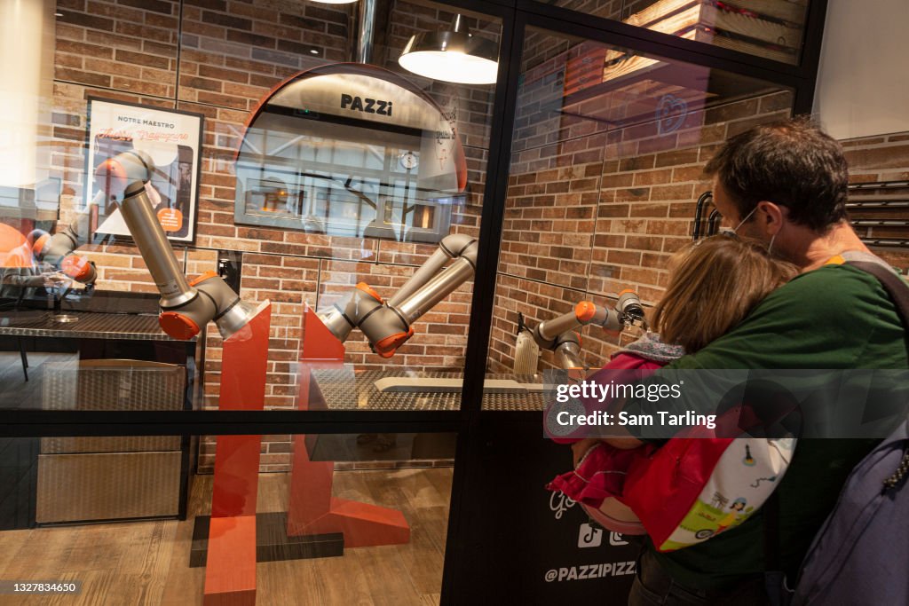 Paris Unveils Robotic Pizza Chef