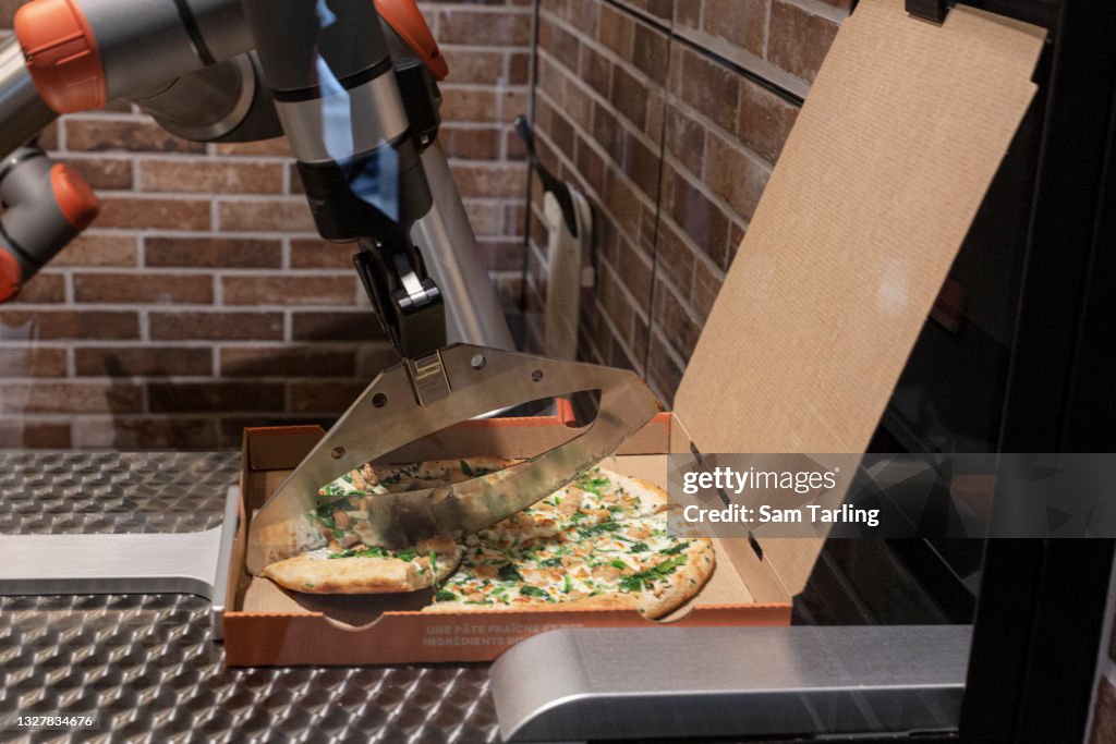 Paris Unveils Robotic Pizza Chef
