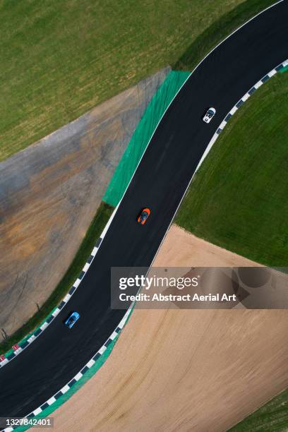 aerial shot looking down on a sports car race, silverstone, united kingdom - voiture de course photos et images de collection