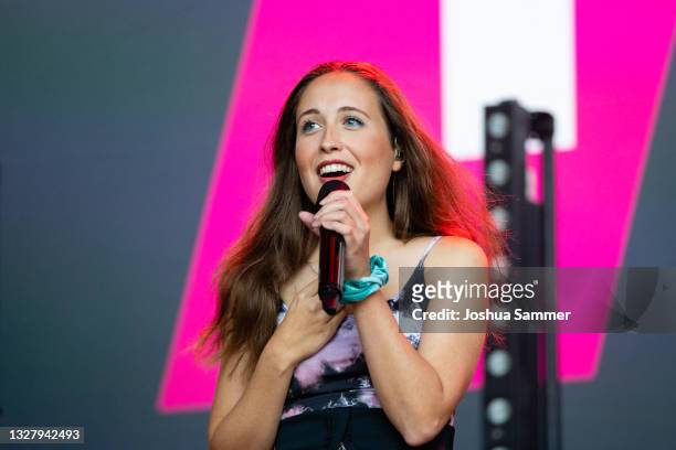 Alice Merton performs live on stage during the 1LIVE Festivalsommer at Waldfreibad Walbeck on July 09, 2021 in Geldern, Germany.