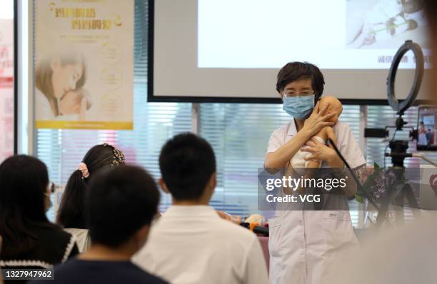 Doctor teaches fathers-to-be and mothers-to-be how to take care of newborns at Shijiazhuang Obstetrics and Gynecology Hospital before World...