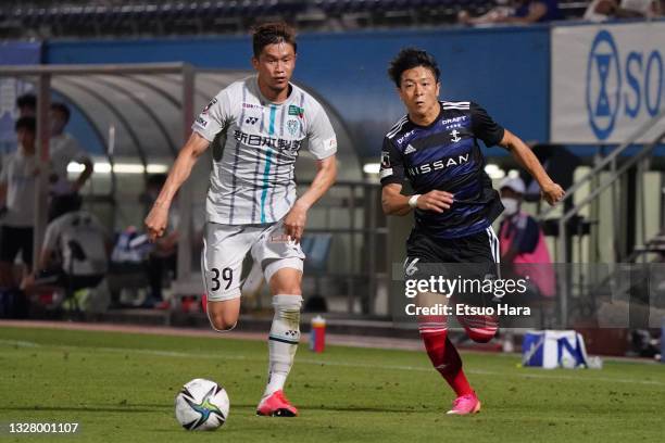 Ryo Takano of Yokohama F.Marinos and Tatsuki Nara of Avispa Fukuoka compete for the ball during the J.League Meiji Yasuda J1 match between Yokohama...