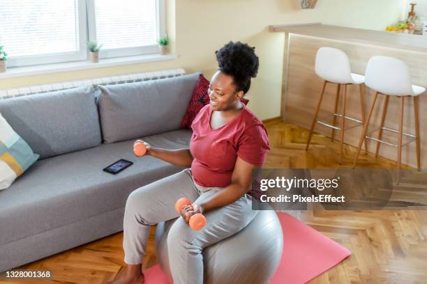 exercising makes me feel good - weight training at home stock pictures, royalty-free photos & images