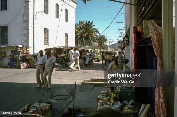 farmers market in bodrum, turkey - 車海老料理 個照片及圖片檔