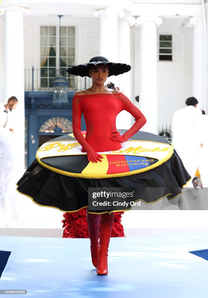 Pyer Moss Couture : Runway - Paris Fashion Week - Haute Couture Fall/Winter 2021/2022
