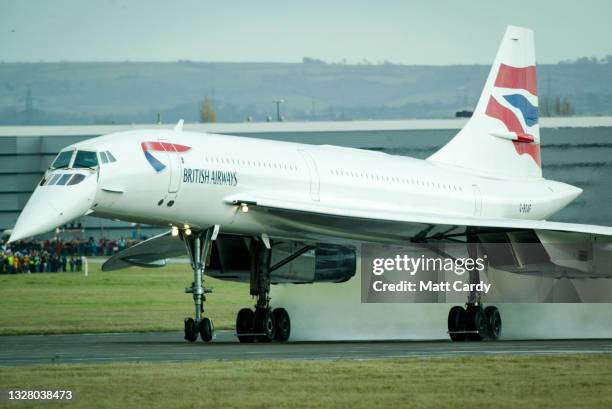 The last Concorde to ever fly, touches down as it lands at Filton airfield on November 23, 2003 in Bristol, England. Concorde 216 Alpha Foxtrot...