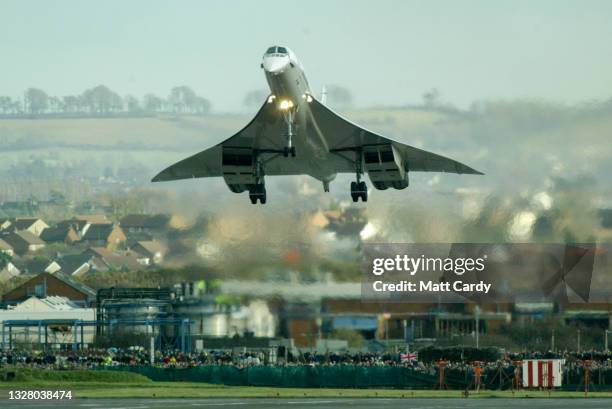 The last Concorde to ever fly, touches down as it lands at Filton airfield on November 23, 2003 in Bristol, England. Concorde 216 Alpha Foxtrot...