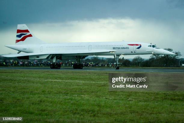 The last Concorde to ever fly, lands at Filton airfield on November 23, 2003 in Bristol, England. Concorde 216 Alpha Foxtrot G-BOAF, still in its...