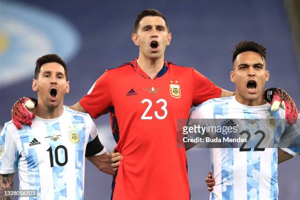 Lionel Messi, Emiliano Martinez and Lautaro Martinez of Argentina sing the national anthem prior to the final of Copa America Brazil 2021 between...