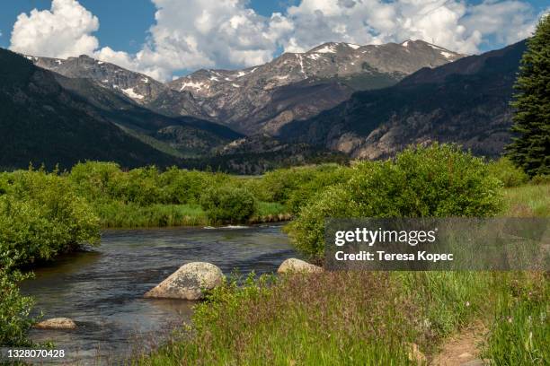 moraine valley at rocky mountain national park - moraine stock pictures, royalty-free photos & images