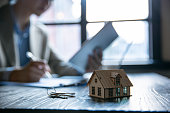 Sign a house sale agreement