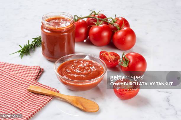organic homemade tomato sauce - ketchup stock-fotos und bilder