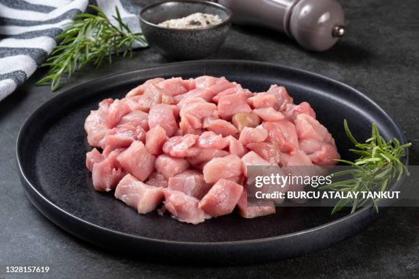 chopped meat composition with dark background - kalfsvlees stockfoto's en -beelden
