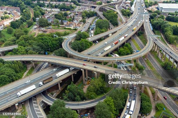 spaghetti junction m6 motorway, birmingham, england, uk - birmingham west midlands stockfoto's en -beelden