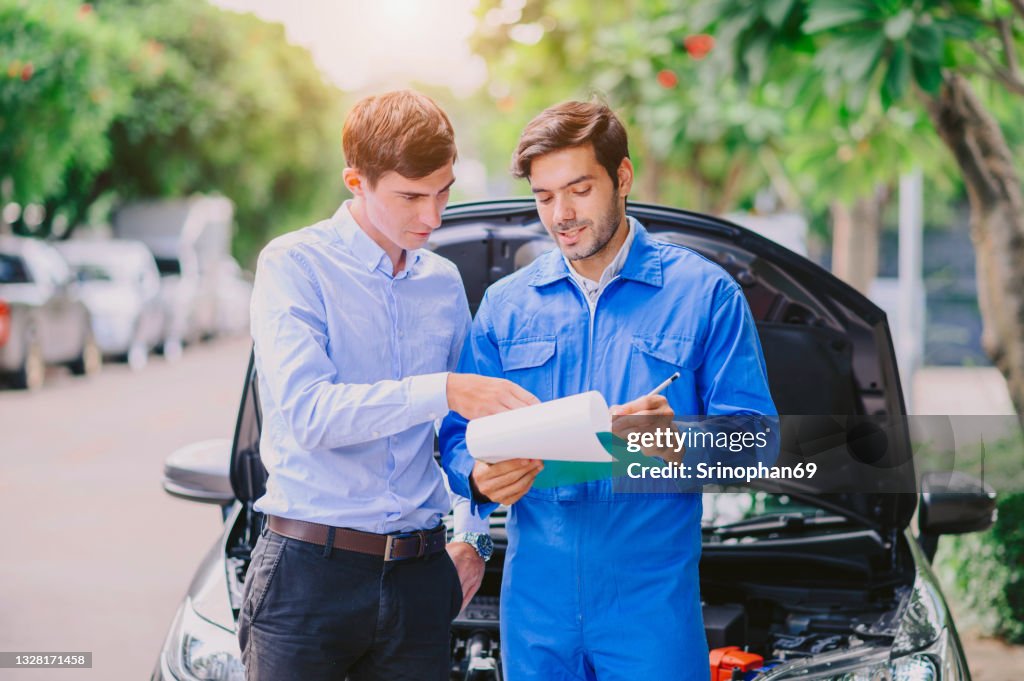 Car insurance agents are taking care of customers who have suffered engine system damage.