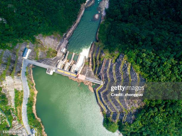 reservoir - hydroelectric dam stockfoto's en -beelden