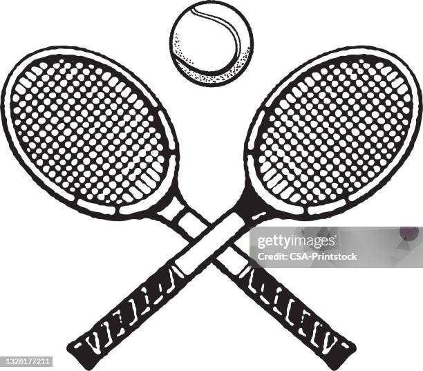 illustrazioni stock, clip art, cartoni animati e icone di tendenza di palla da tennis e due racchette da tennis - racchetta da tennis