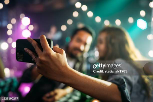 crowd people in nightclub. - festival bar stockfoto's en -beelden