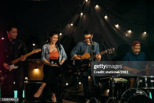 musicians in concert. - popular music concert stockfoto's en -beelden