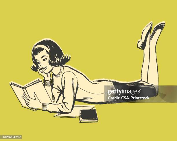 ilustraciones, imágenes clip art, dibujos animados e iconos de stock de ilustración del libro de lectura de la mujer - mujer leyendo