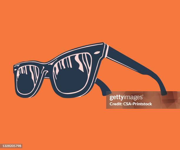 eine altmodische sonnenbrille - sonnenbrille stock-grafiken, -clipart, -cartoons und -symbole