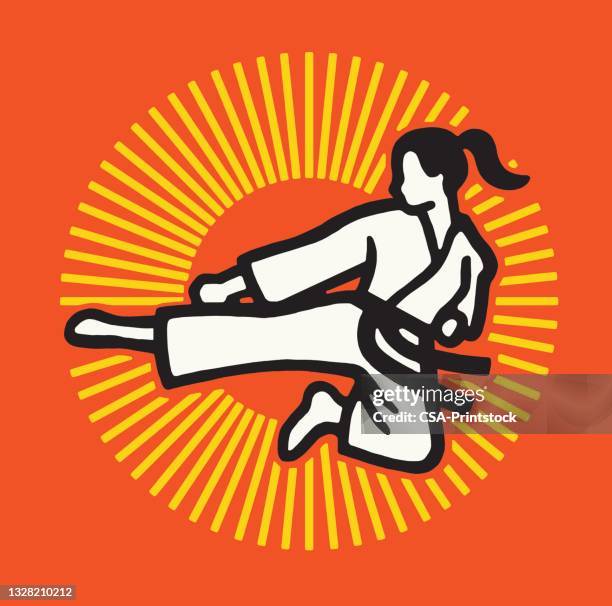 ilustraciones, imágenes clip art, dibujos animados e iconos de stock de mujer practicando karate - combat sport
