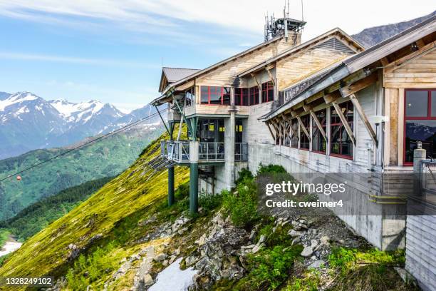 girdwood, alaska - ski resort at rest - alaska location stockfoto's en -beelden