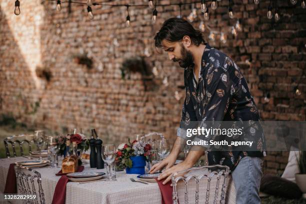 Guy Setting Table Man Setting The Table Photos and Premium High Res Pictures - Getty Images