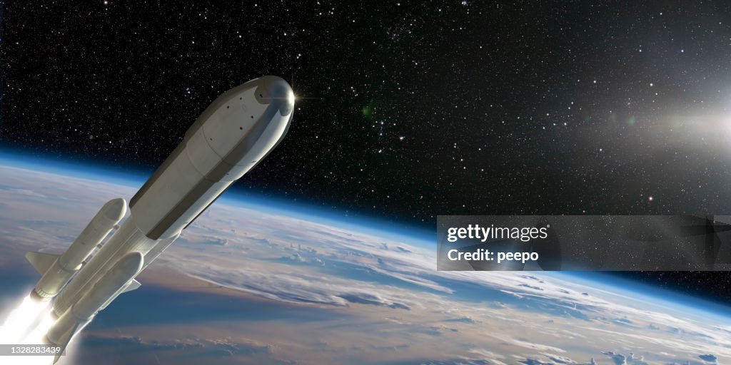 Foguete espacial indo para longe da atmosfera da Terra para o espaço