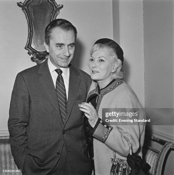 Italian film director Michelangelo Antonioni with Italian actress Isa Miranda , UK, 29th March 1965.