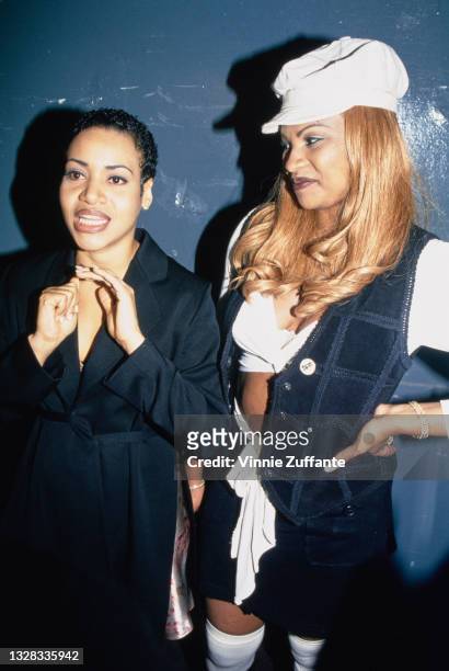 American hip-hop group Salt-N-Pepa at the R&B Foundation's Annual Pioneer Awards in Los Angeles, USA, 2nd March 1995. They are singers Cheryl 'Salt'...