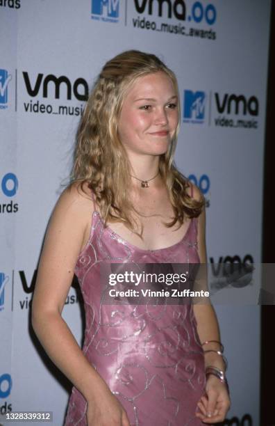 American actress Julia Stiles attends the MTV Video Music Awards at Radio City Music Hall in New York City, USA, 7th September 2000.