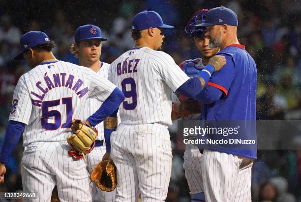 Manager David Ross of the Chicago Cubs visits the mound for a pitching change during the fifth inning of a game against the St. Louis Cardinals at...