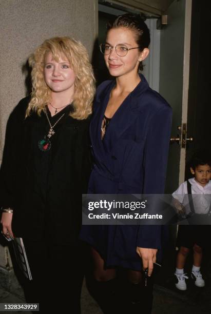 American actors Tina Yothers and Justine Bateman, stars of the television sitcom 'Family Ties', USA, circa 1989.