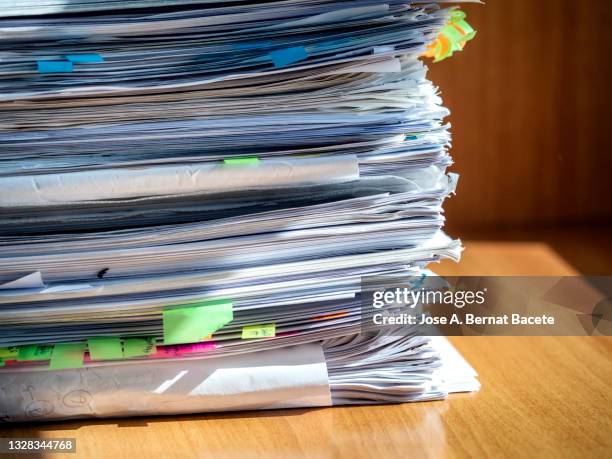 pile of papers and documents on the office table. - meio de informação imagens e fotografias de stock