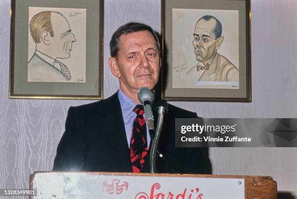 American actor Tony Randall addresses the Outer Critics Circle Awards dinner at Sardi's in New York City, USA, circa 1992.