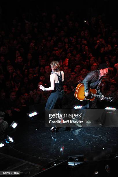 Musicians Jennifer Nettles and Kristian Bush of Sugarland perform onstage during "VH1 Divas Salute the Troops" presented by the USO at the MCAS...