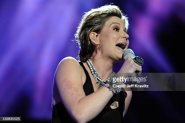 Musician Jennifer Nettles of Sugarland performs onstage during "VH1 Divas Salute the Troops" presented by the USO at the MCAS Miramar on December 3,...